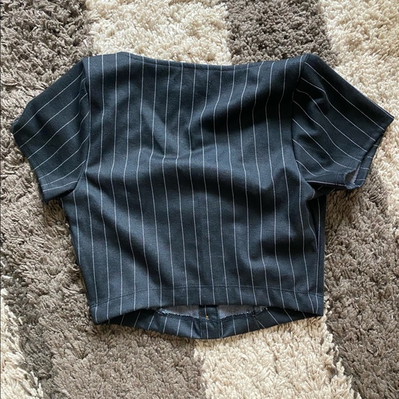 Pin Stripe Button Up Crop Top | Hollister - Picture 2 of 2